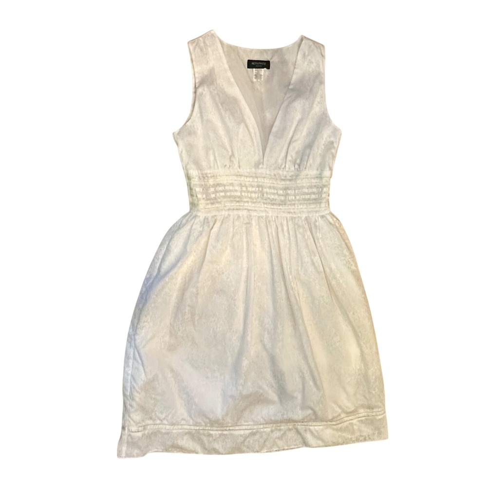 Alyn Paige White Paisley Dress Size 11/12 Jacquard V-Neck Smocked Empire Waist